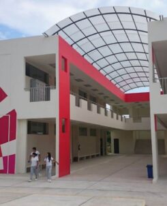 UEM Guayzimi, construida con regalías mineras, se inauguró en Nangaritza