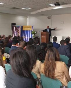 Experiencia colombiana en la eliminación de consultas populares fue debatida en Quito