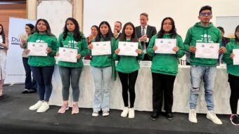 programa de Becas Comunitarias dundee precious metals