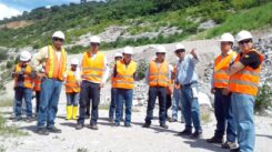 Líderes comunitarios de Tundayme visitaron mina de caliza a cielo abierto