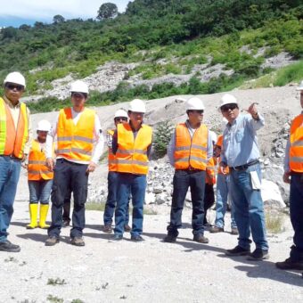 Líderes comunitarios de Tundayme visitaron mina de caliza a cielo abierto