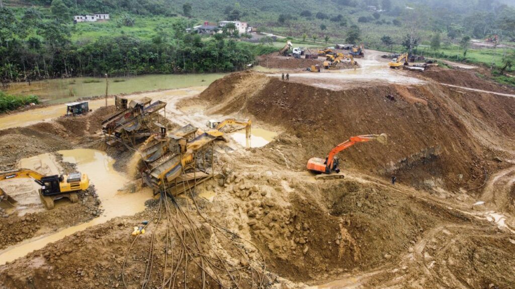 Hartazgo colectivo por la actividad minera ilegal en Ecuador