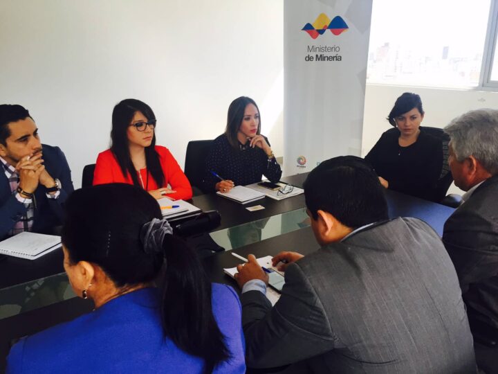 Ministerio de Minería implementará mesas de trabajo en Ponce Enríquez