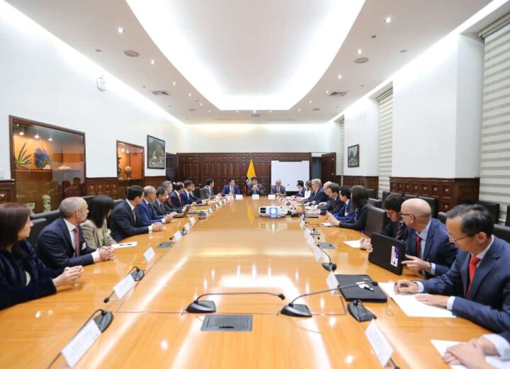 Vicepresidente de Ecuador se reunió con sector minero